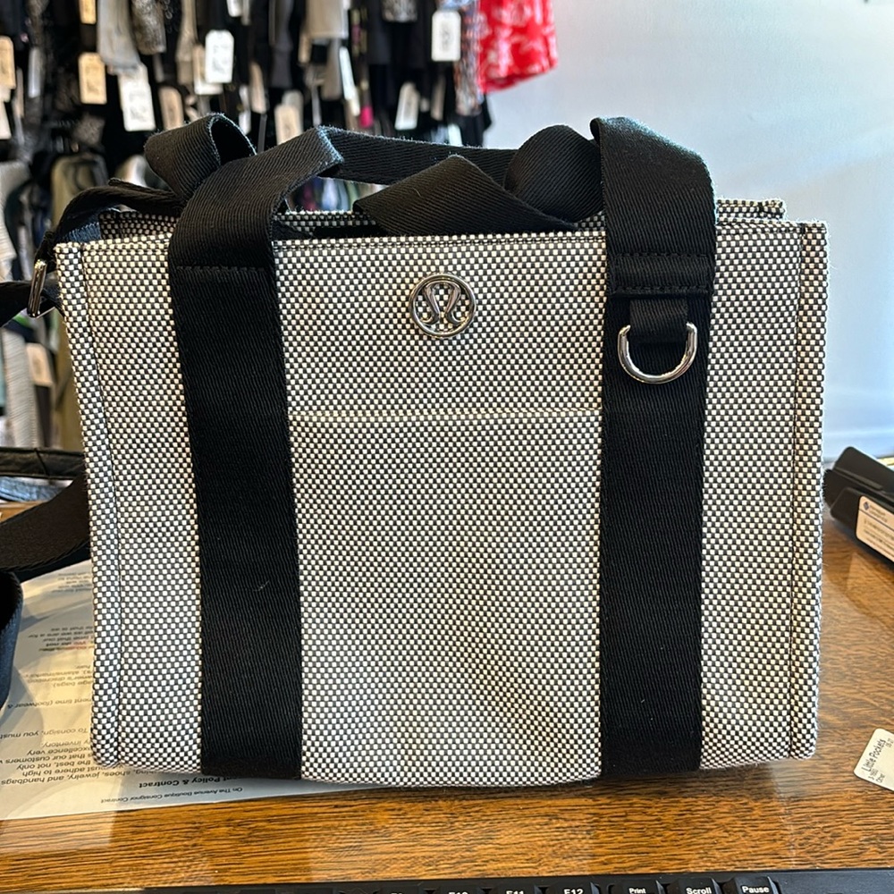 Lululemon tote